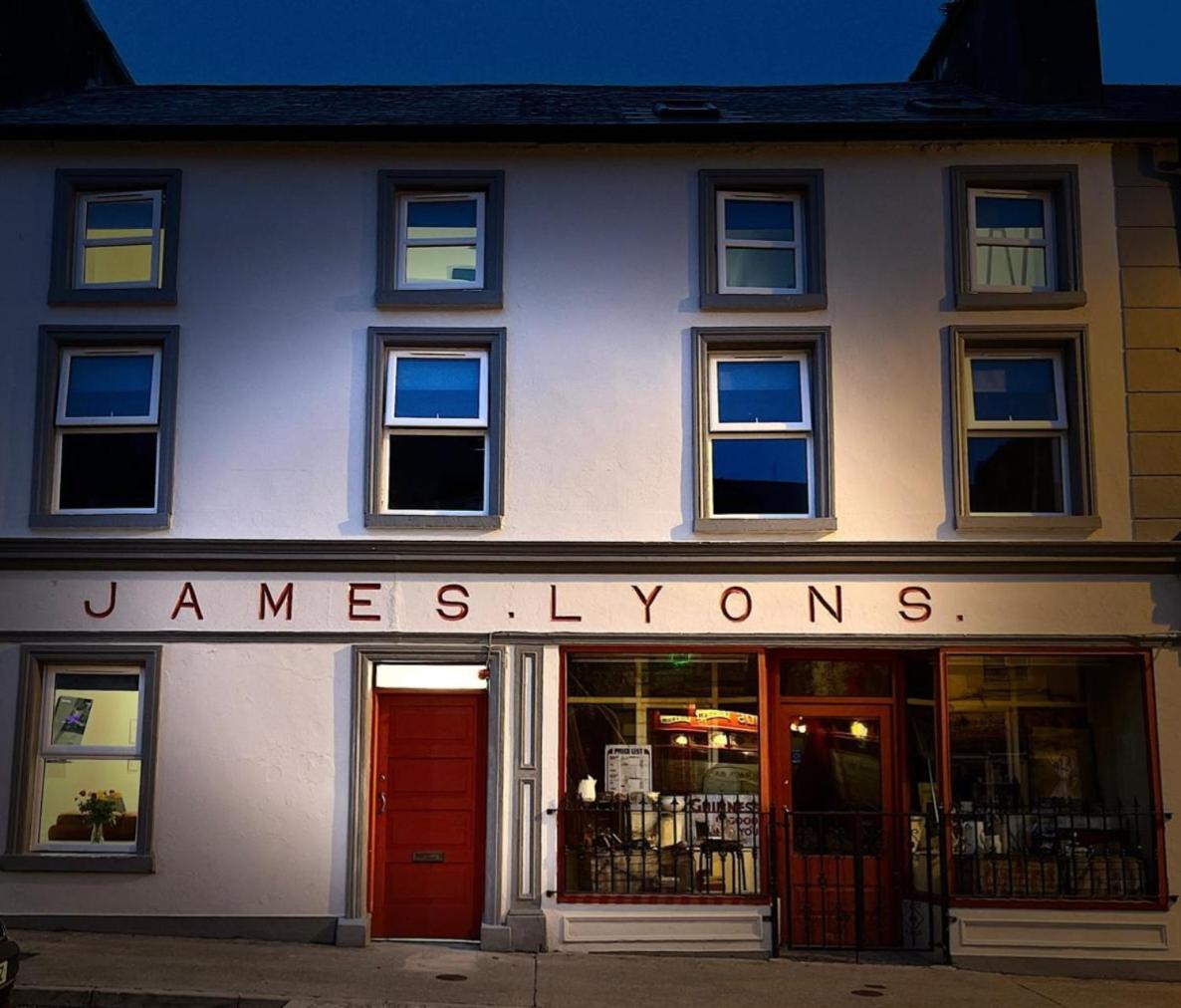 'James Lyons' The Old Main St Ballyhaunis Buitenkant foto